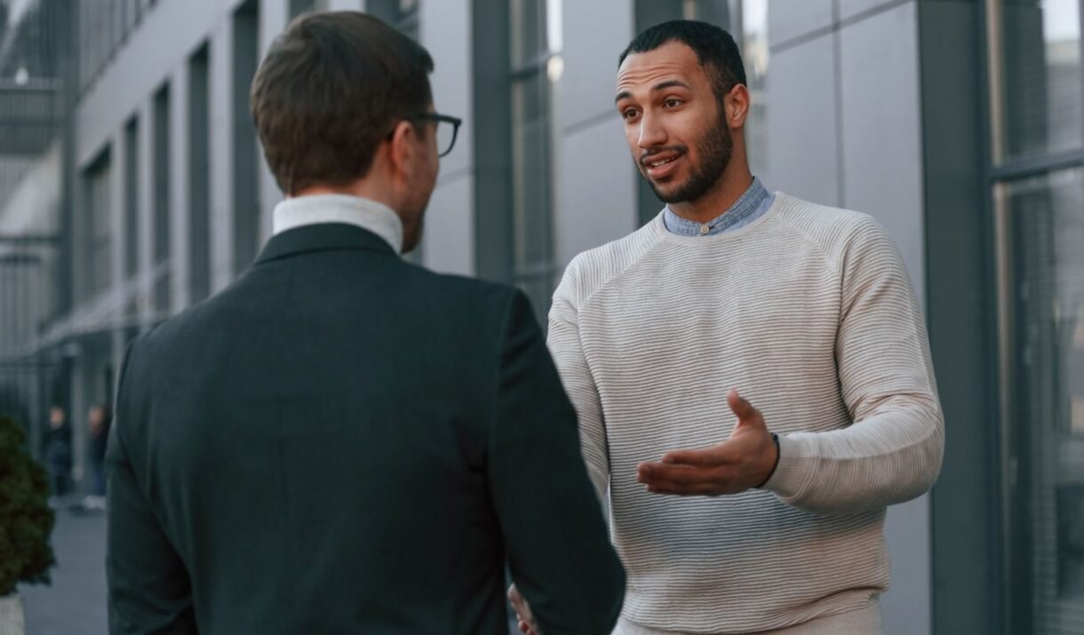 businessman in formal clothes is with black man ou npl6cze